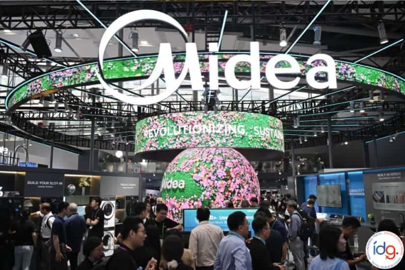 Stand en la Feria de Cantón con una instalación LED interactiva y gran afluencia de público